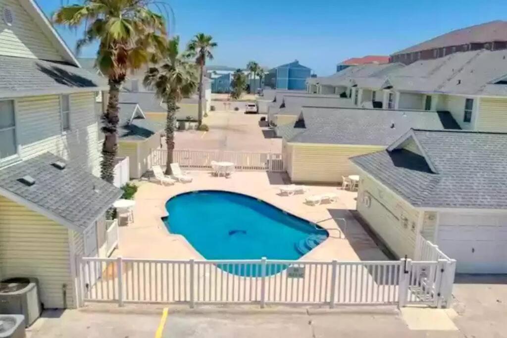 Spacious Home, Short Walk To Beach, Heated Pool! Corpus Christi Exterior photo