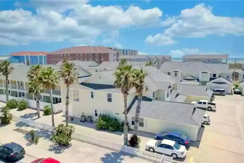 Spacious Home, Short Walk To Beach, Heated Pool! Corpus Christi Exterior photo