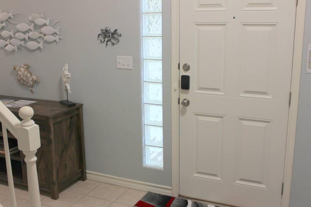 Spacious Home, Short Walk To Beach, Heated Pool! Corpus Christi Exterior photo